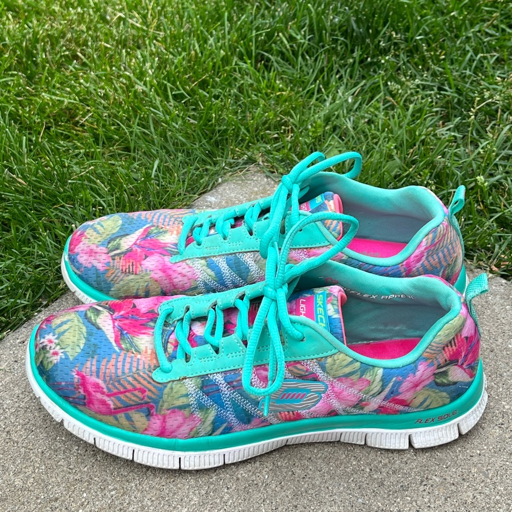 Skechers Women’s Floral Lightweight Memory Foam Sneakers Gym Shoes Size 9.5